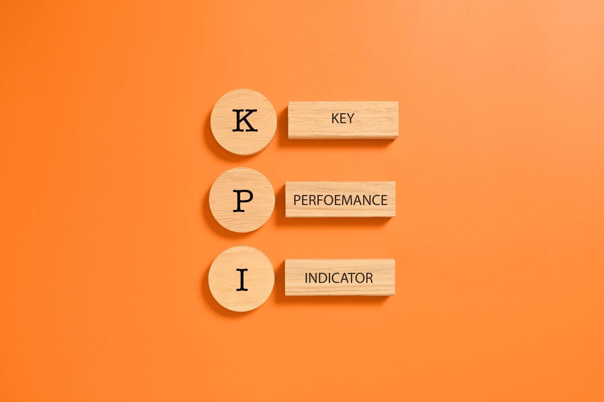 KPI, Key Performance Indicator, Word KPI on wooden blocks, Evaluation and checklist, Business